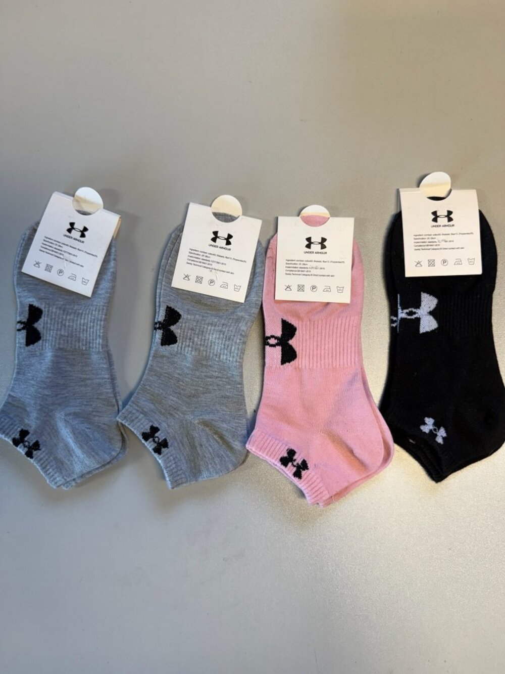 UNDER ARMOUR Unisex 4-Pack No-Show Socks